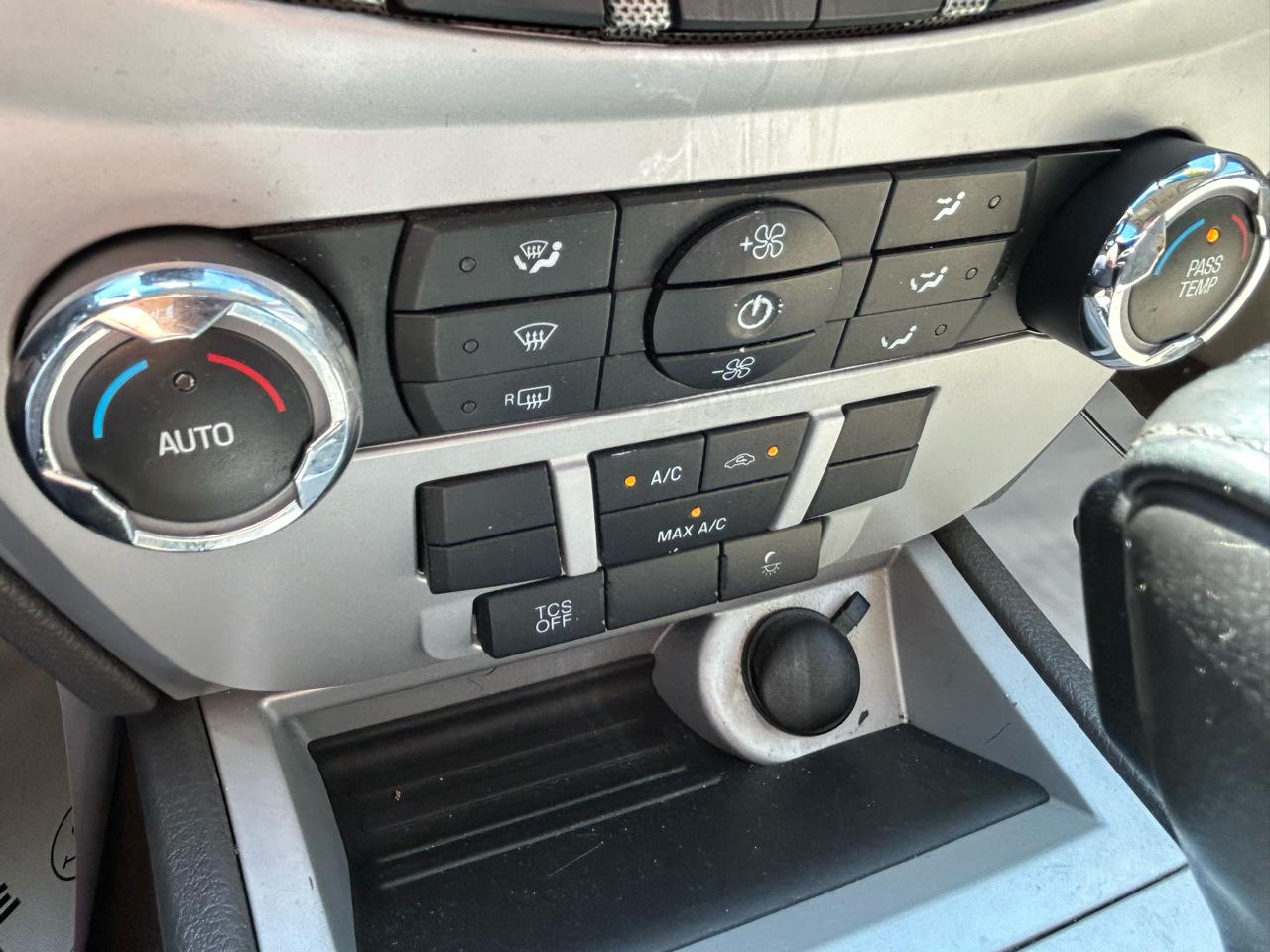 Mercury Milan 4dr Sdn Hybrid FWD 2011