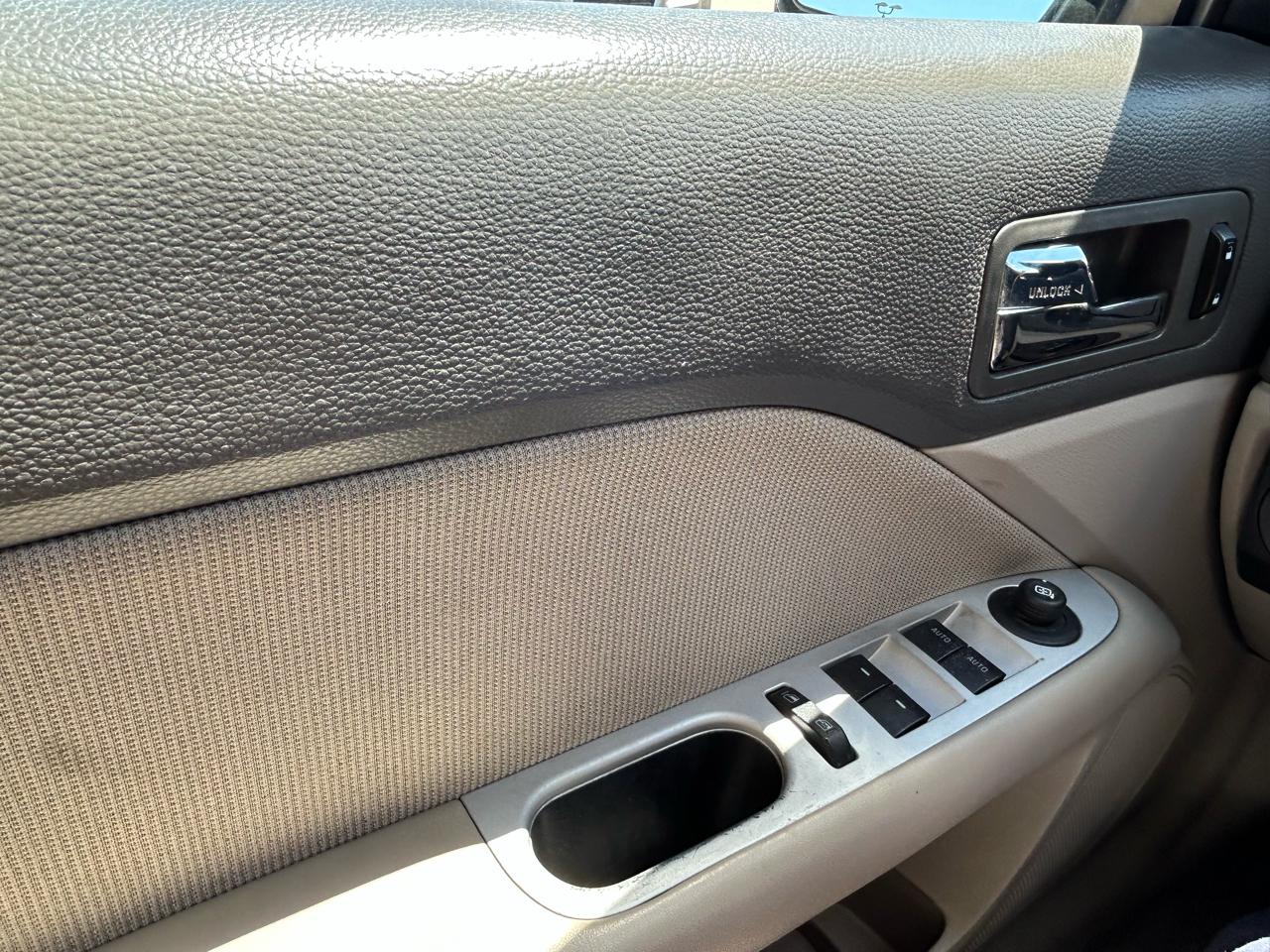 Mercury Milan 4dr Sdn Hybrid FWD 2011