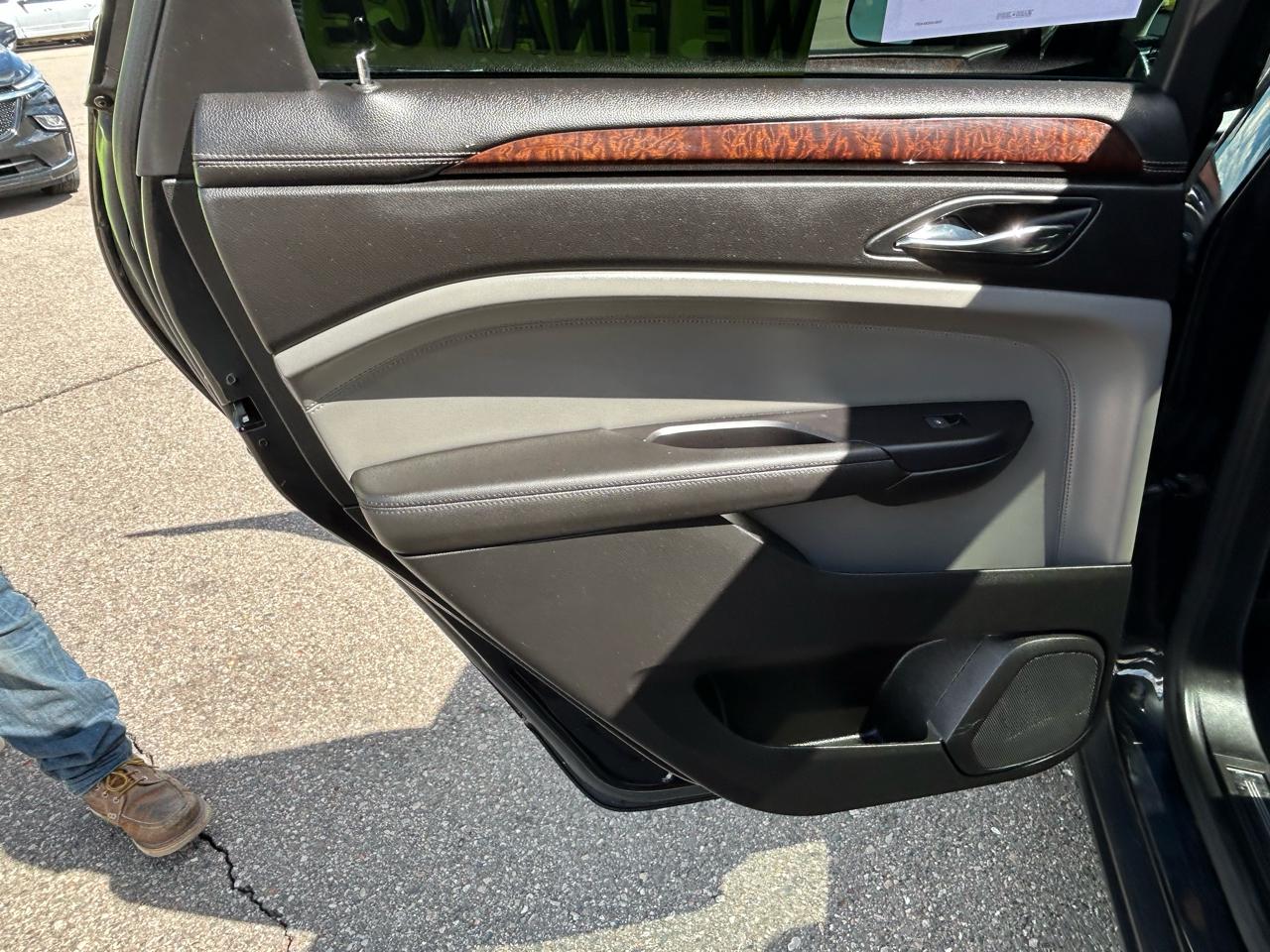 Cadillac SRX AWD 4dr Premium Collection 2011