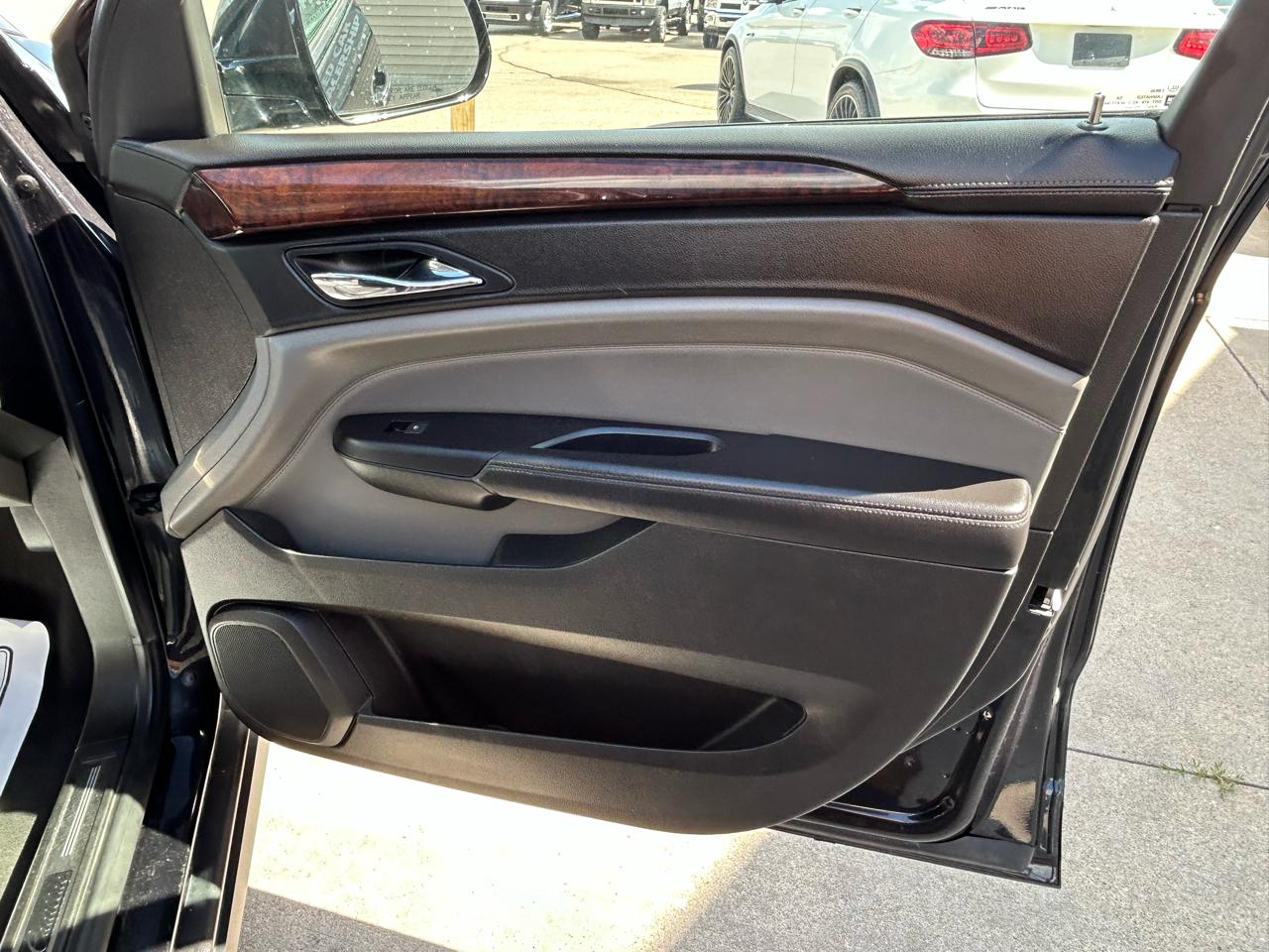 Cadillac SRX AWD 4dr Premium Collection 2011