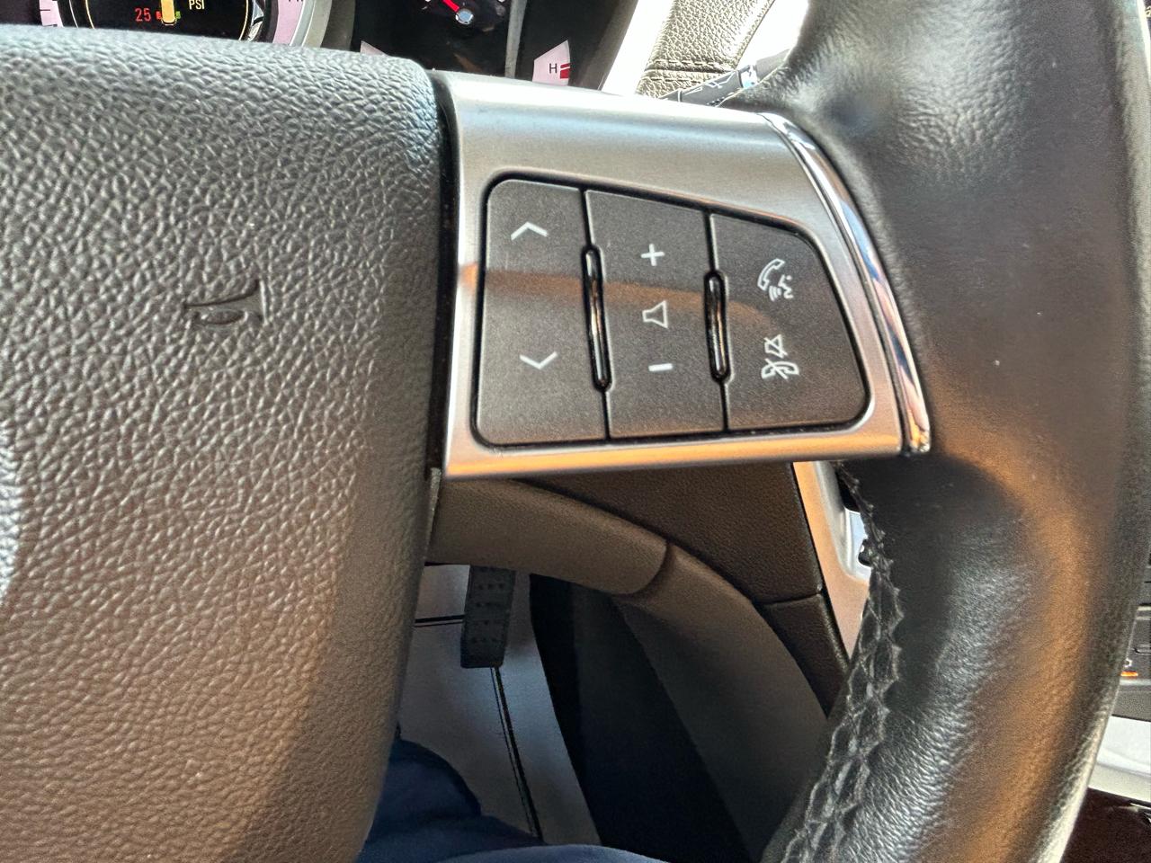 Cadillac SRX AWD 4dr Premium Collection 2011