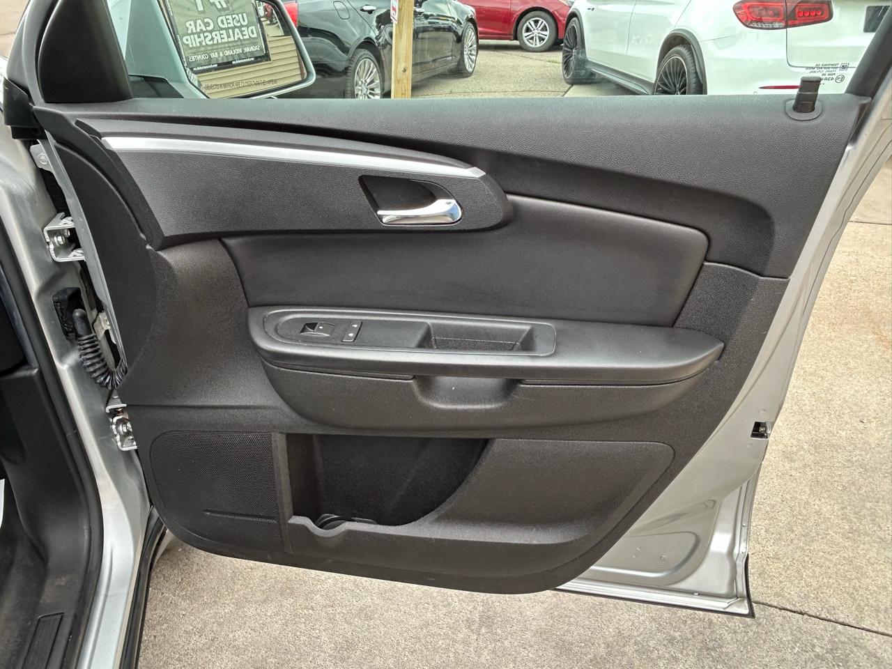 Chevrolet Traverse FWD 4dr LT w/1LT 2011