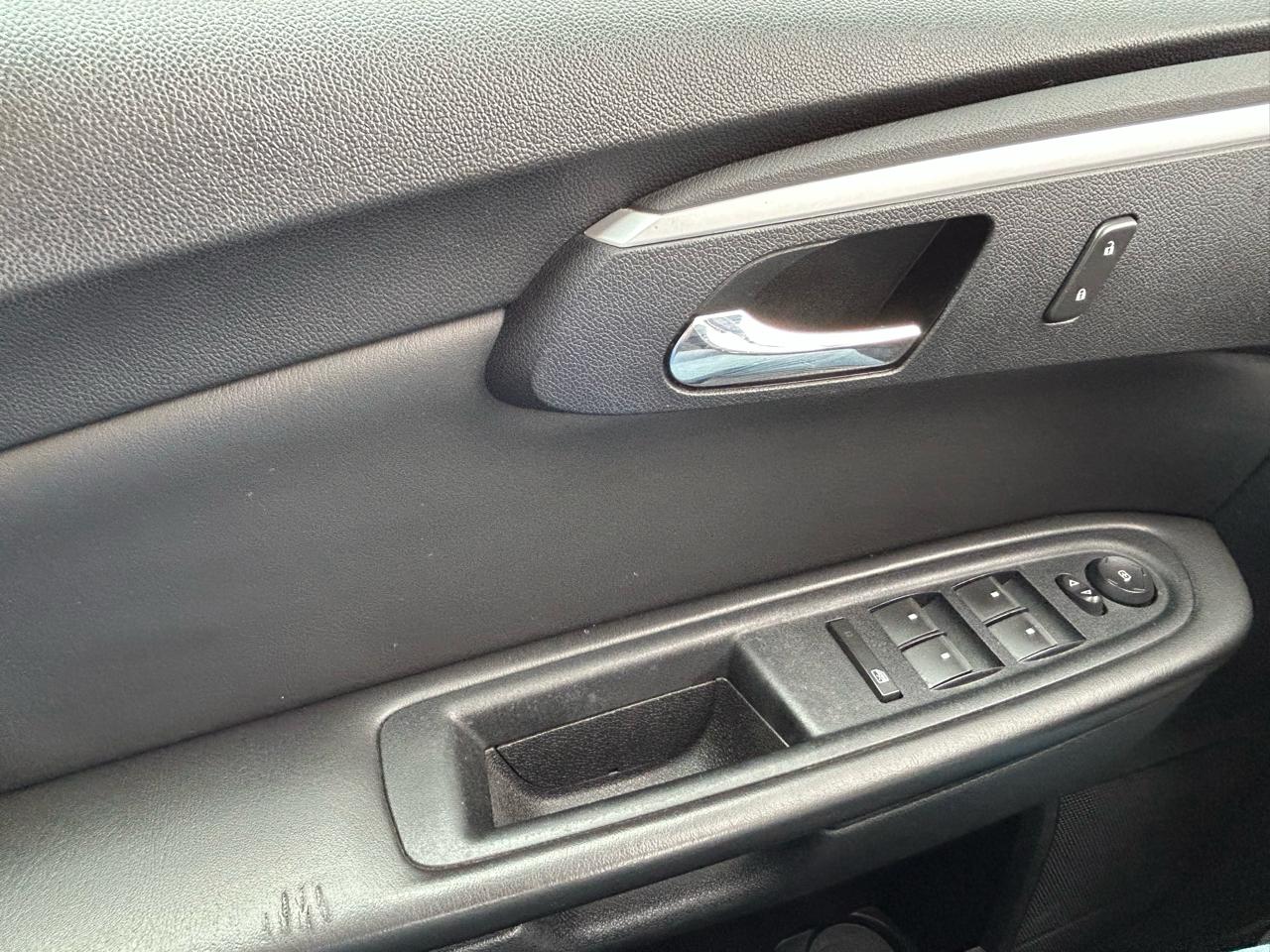 Chevrolet Traverse FWD 4dr LT w/1LT 2011
