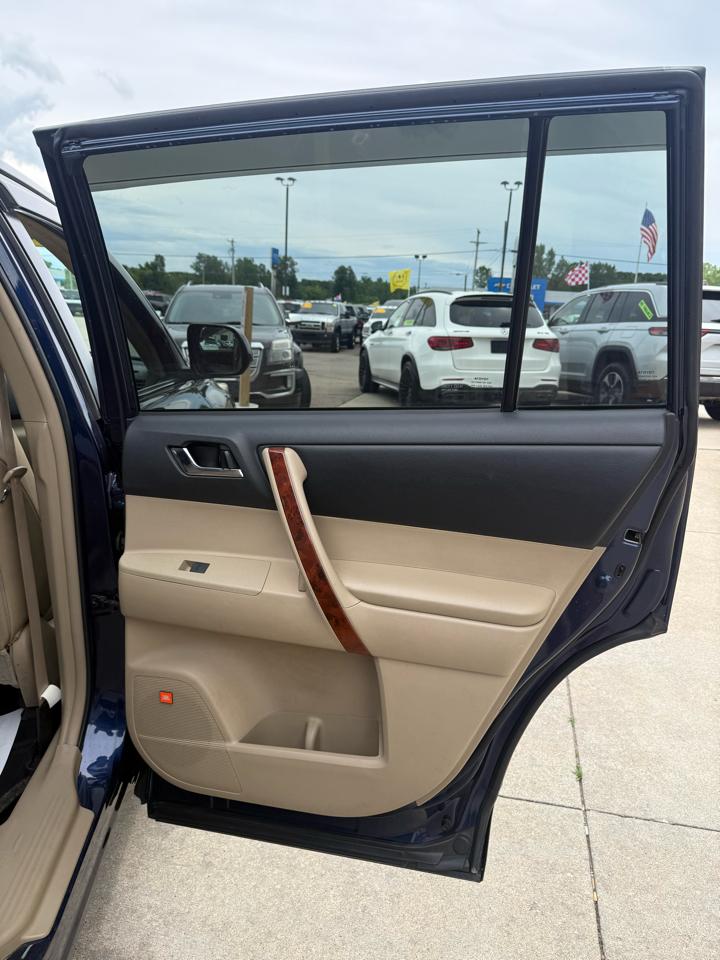 Toyota Highlander 4WD 4dr V6 Limited (Natl) 2012