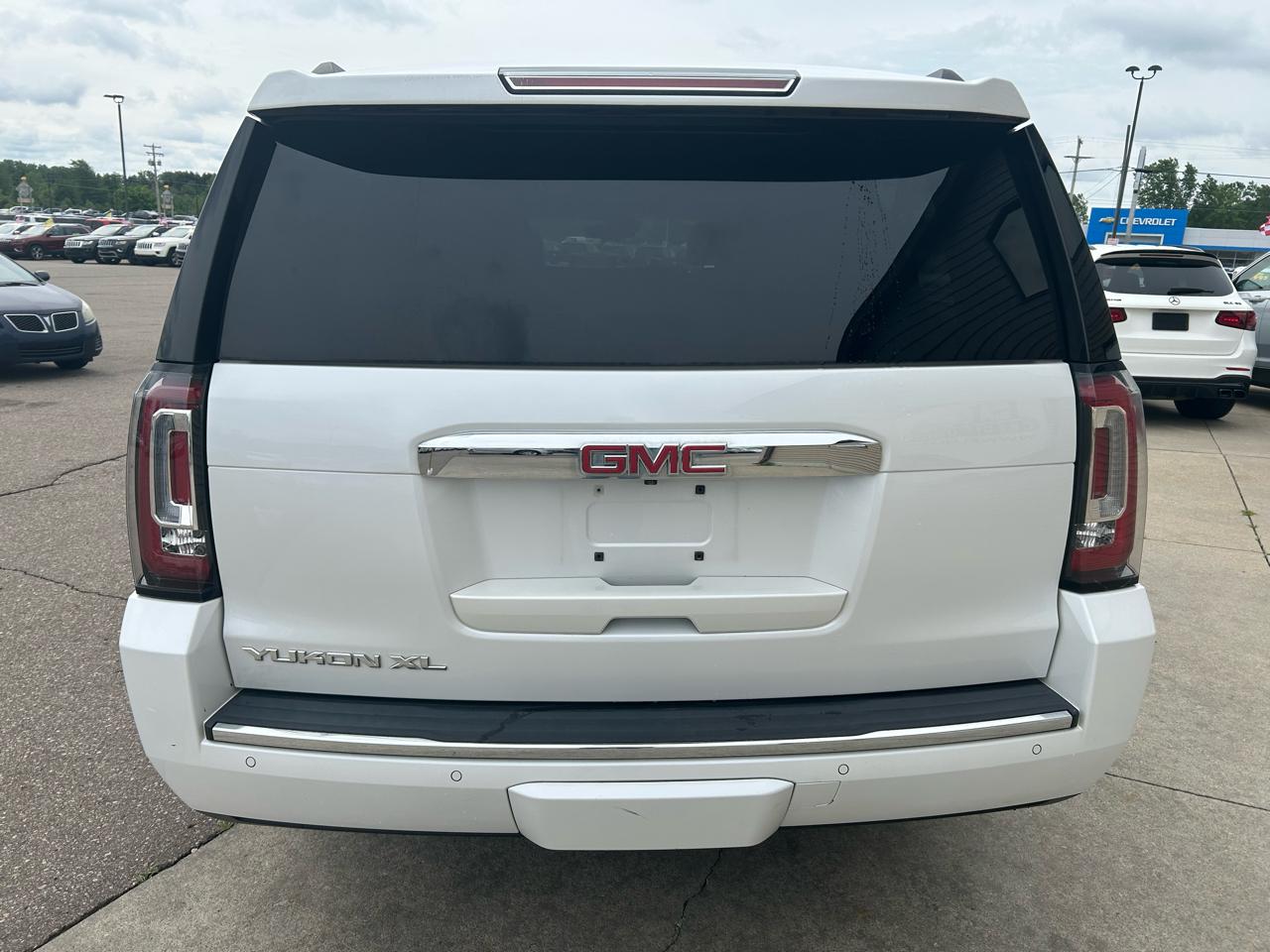 GMC Yukon XL 4WD 4dr Denali 2016