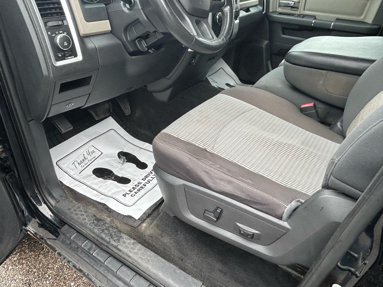 RAM 1500 4WD Crew Cab 140.5" Big Horn 2012