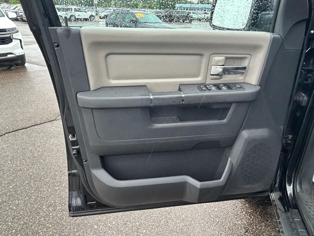 RAM 1500 4WD Crew Cab 140.5" Big Horn 2012