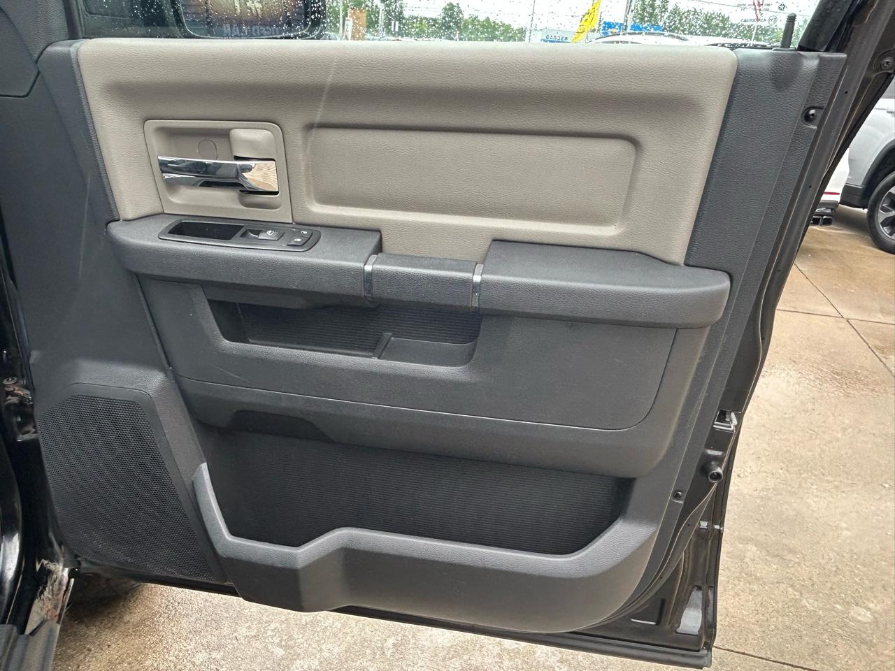 RAM 1500 4WD Crew Cab 140.5" Big Horn 2012