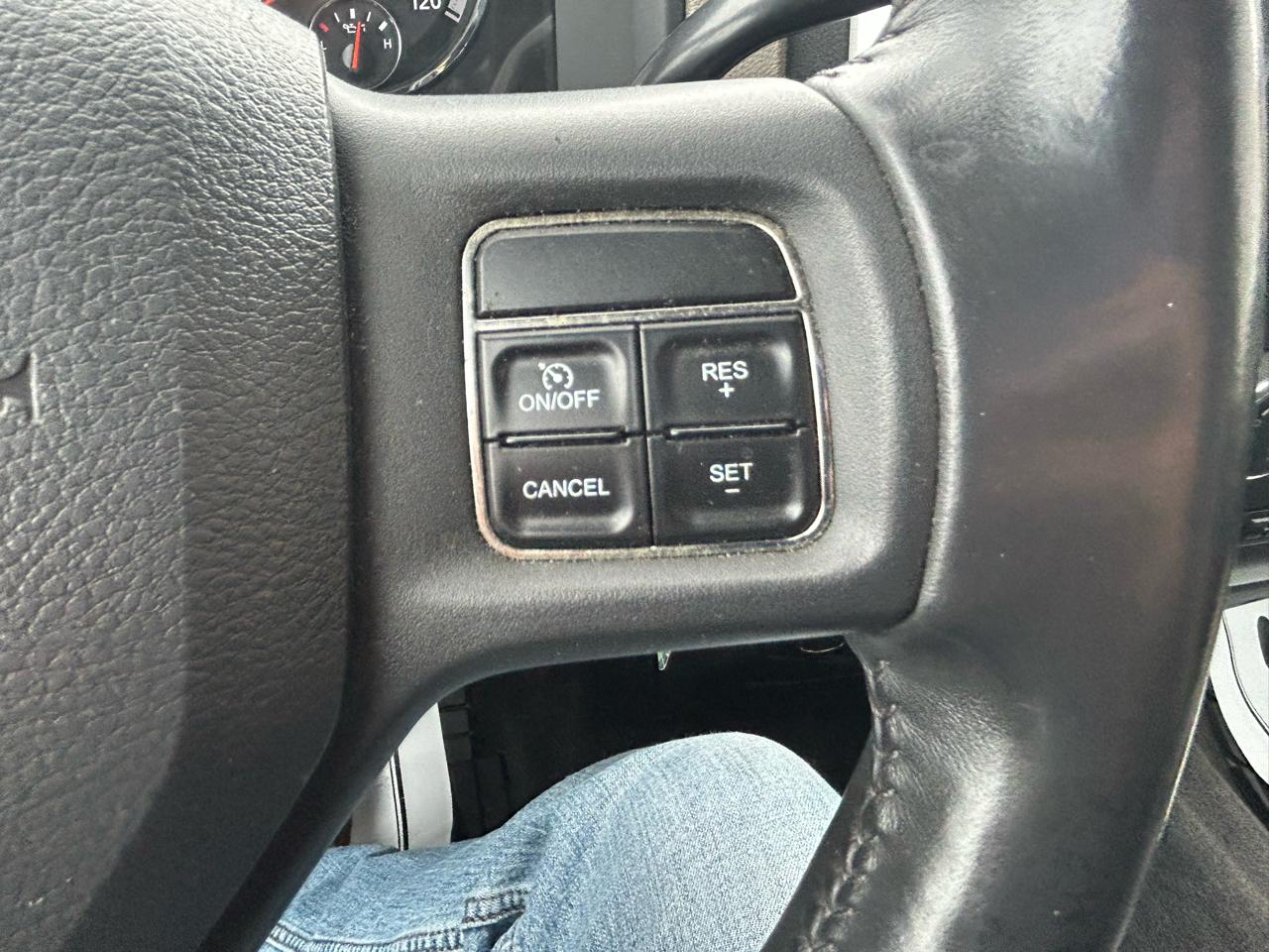 RAM 1500 4WD Crew Cab 140.5" Big Horn 2012