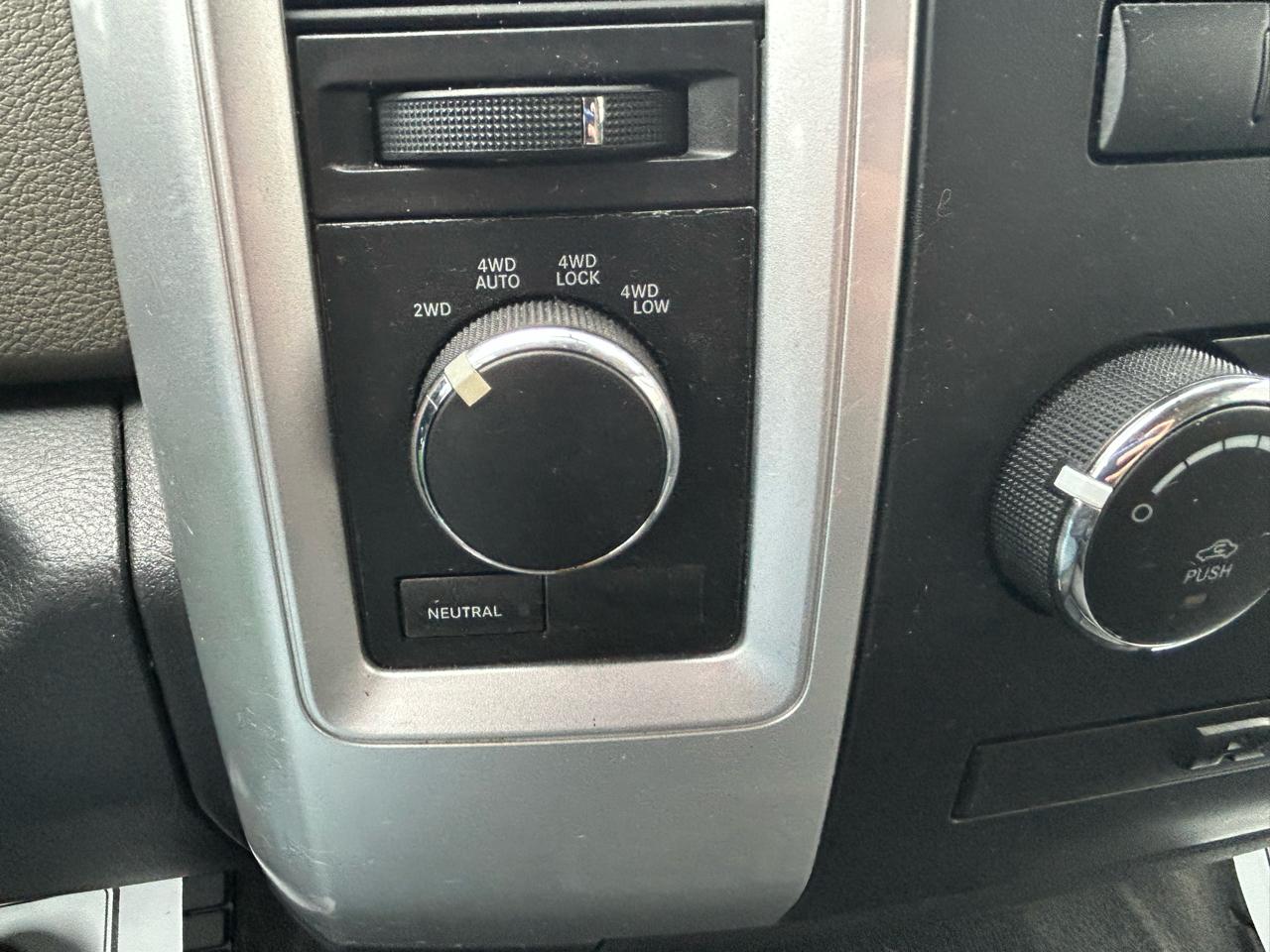 RAM 1500 4WD Crew Cab 140.5" Big Horn 2012