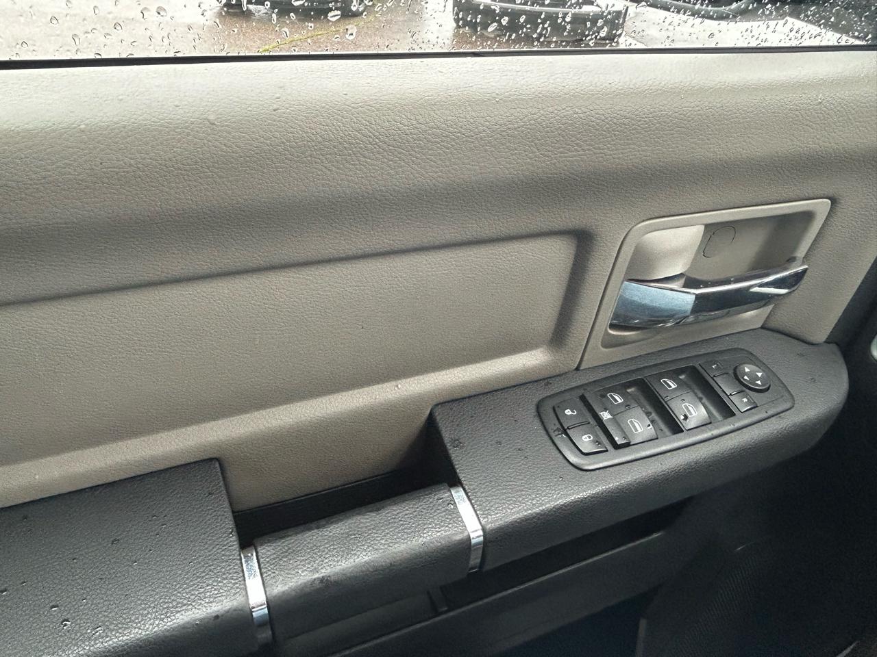 RAM 1500 4WD Crew Cab 140.5" Big Horn 2012