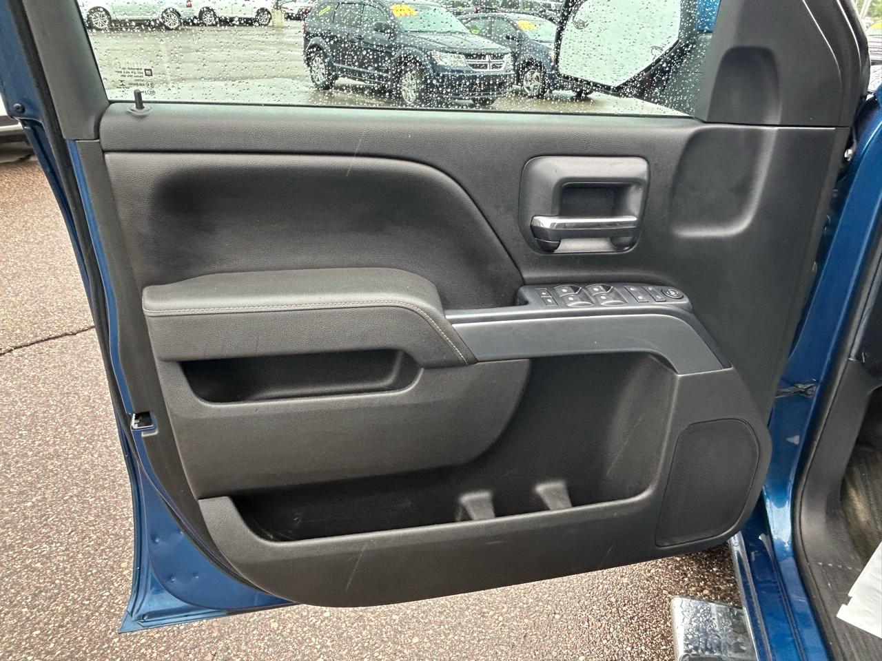 Chevrolet Silverado 1500 4WD Crew Cab 143.5" LT w/1LT 2015