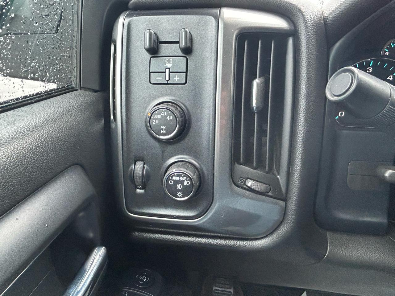 Chevrolet Silverado 1500 4WD Crew Cab 143.5" LT w/1LT 2015
