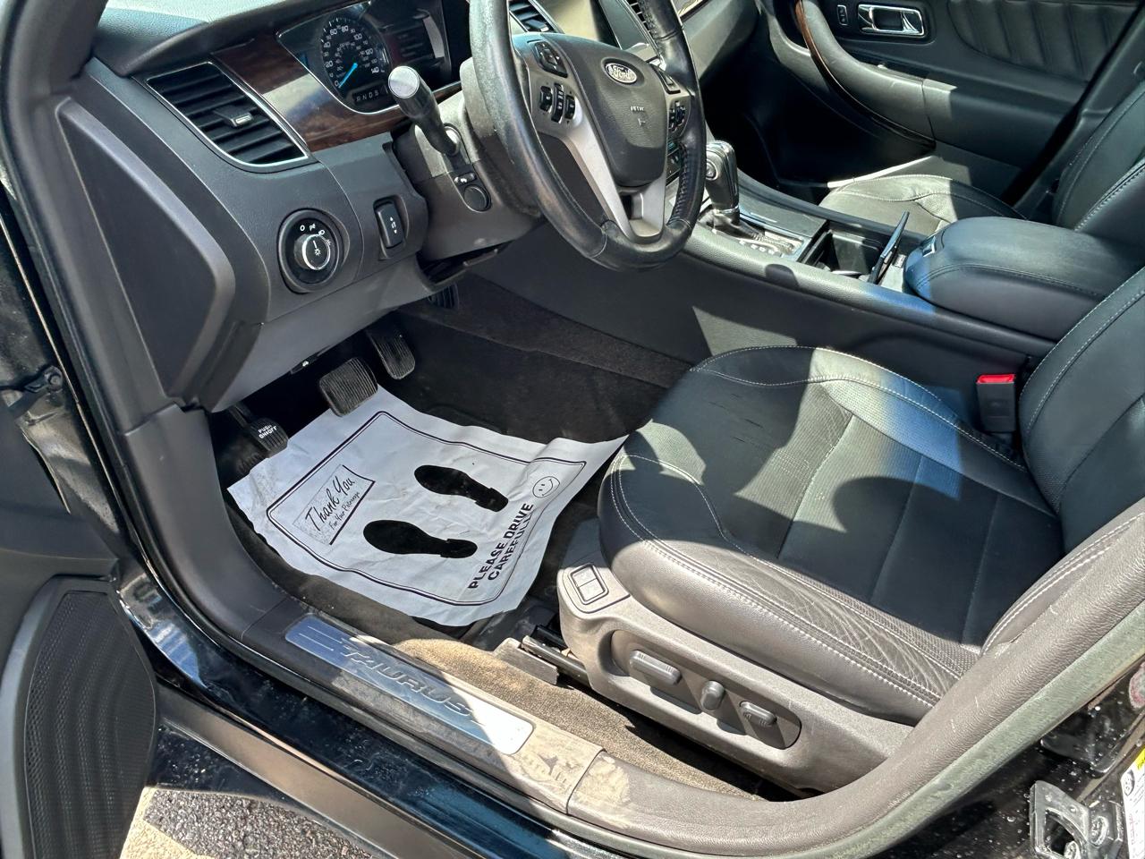 Ford Taurus 4dr Sdn Limited FWD 2015