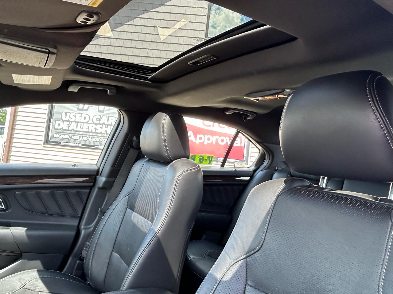 Ford Taurus 4dr Sdn Limited FWD 2015