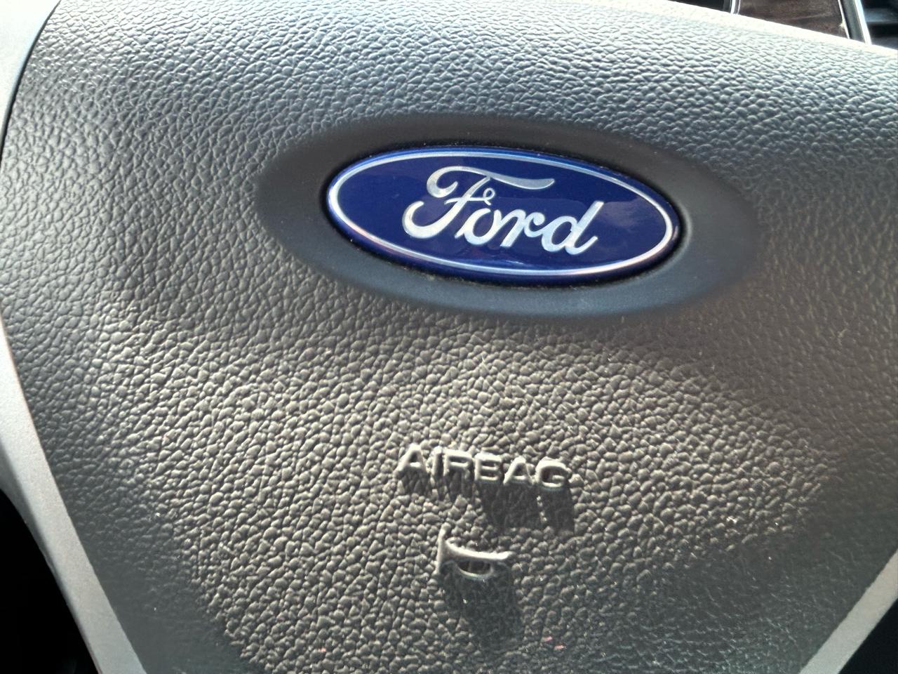 Ford Taurus 4dr Sdn Limited FWD 2015