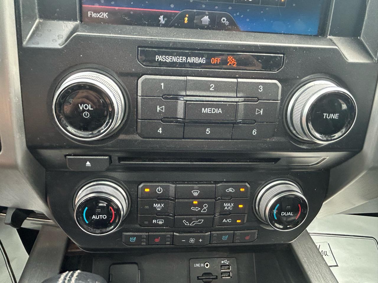 Ford F-150 4WD SuperCrew 145" Platinum 2015