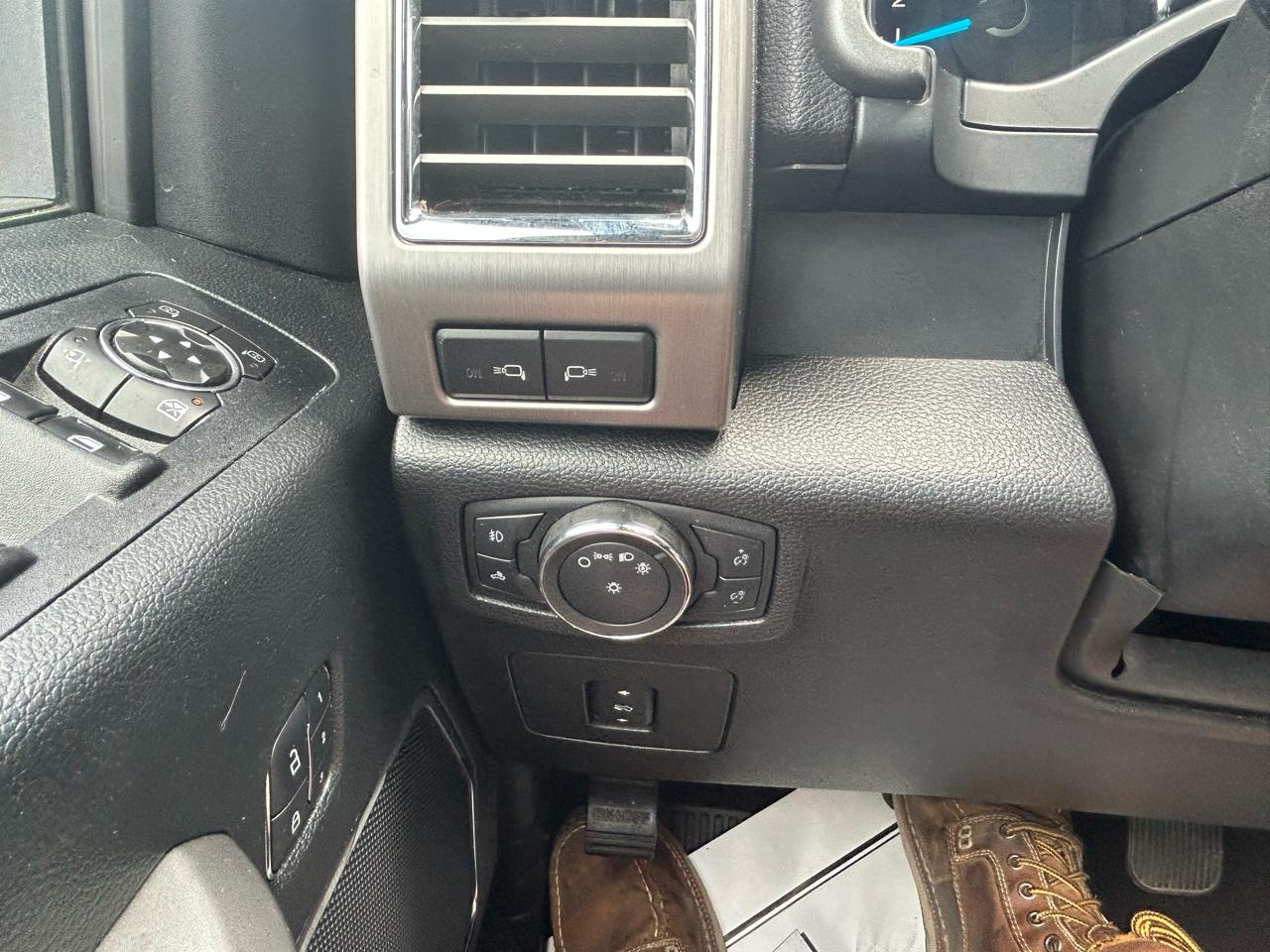 Ford F-150 4WD SuperCrew 145" Platinum 2015