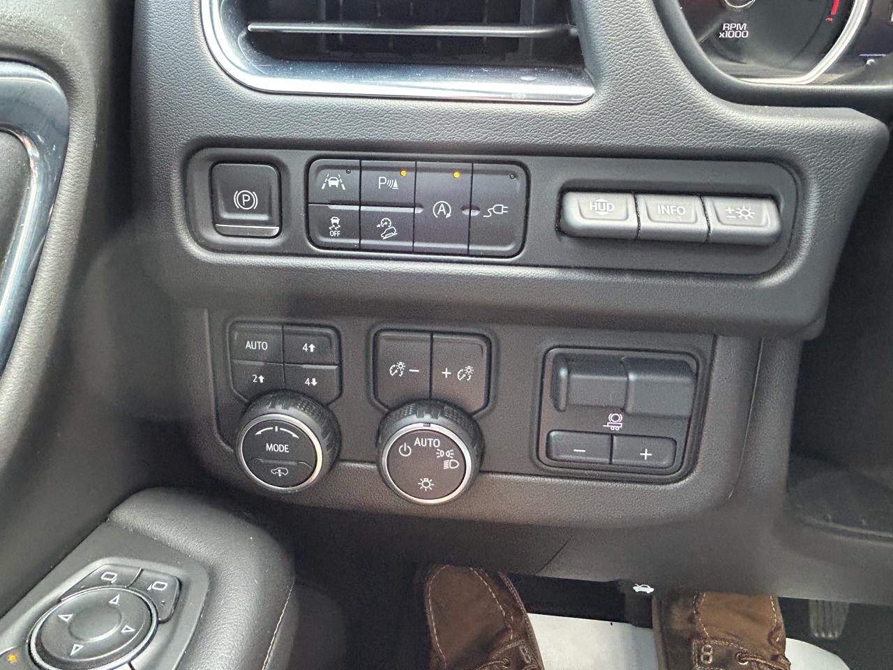 Chevrolet Suburban 4WD 4dr High Country 2021