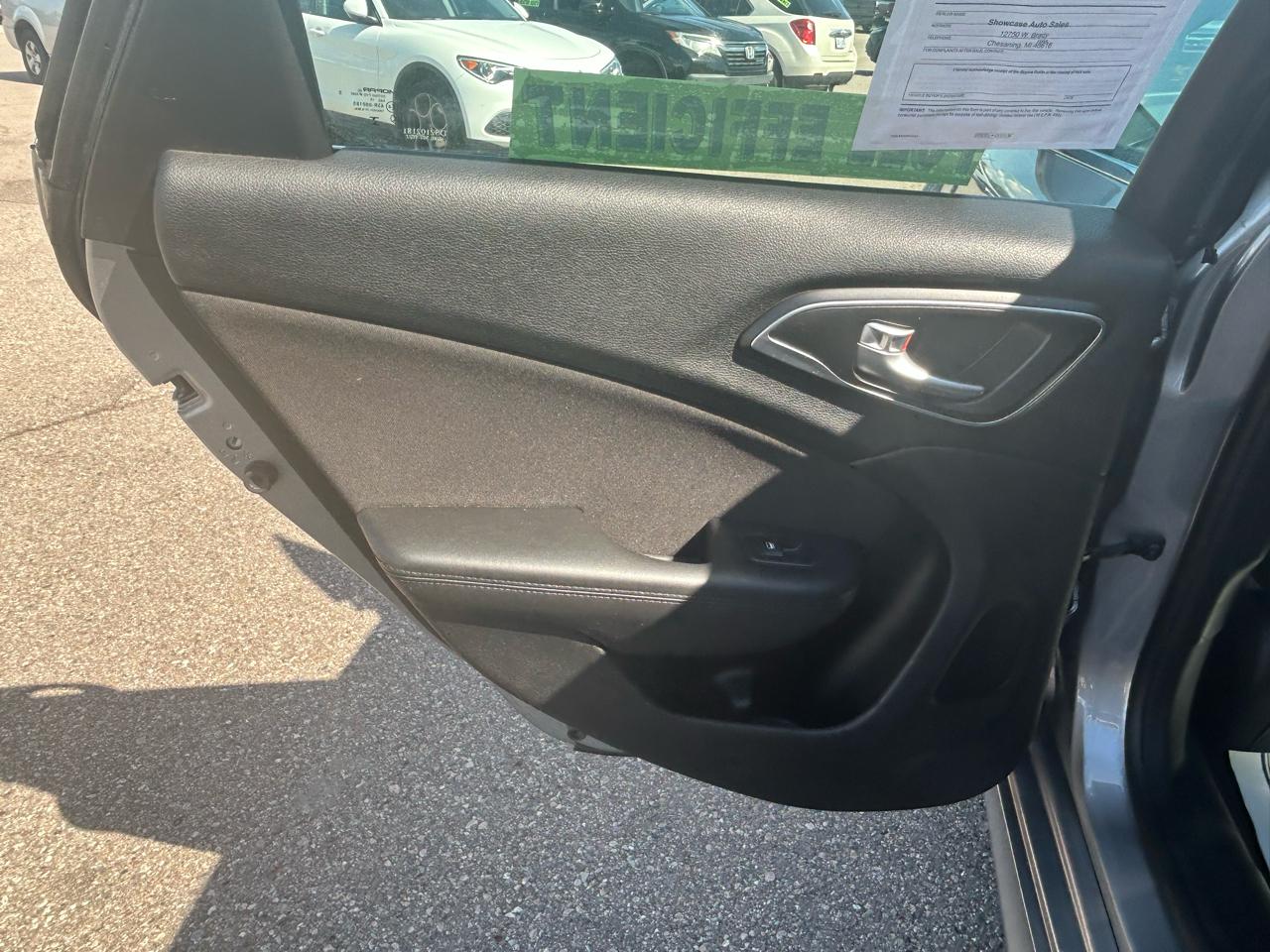 Chrysler 200 4dr Sdn Limited FWD 2015