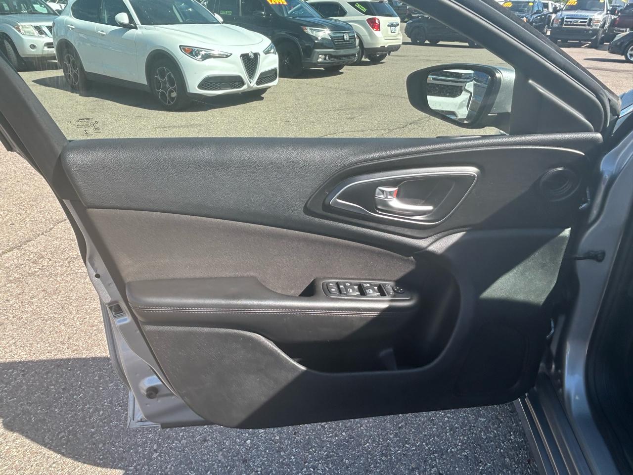 Chrysler 200 4dr Sdn Limited FWD 2015
