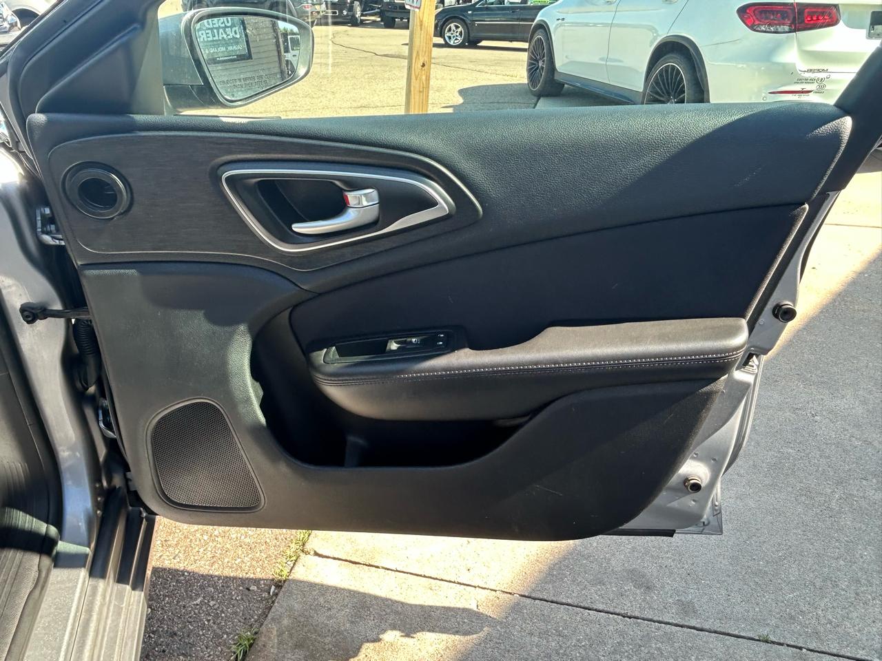 Chrysler 200 4dr Sdn Limited FWD 2015