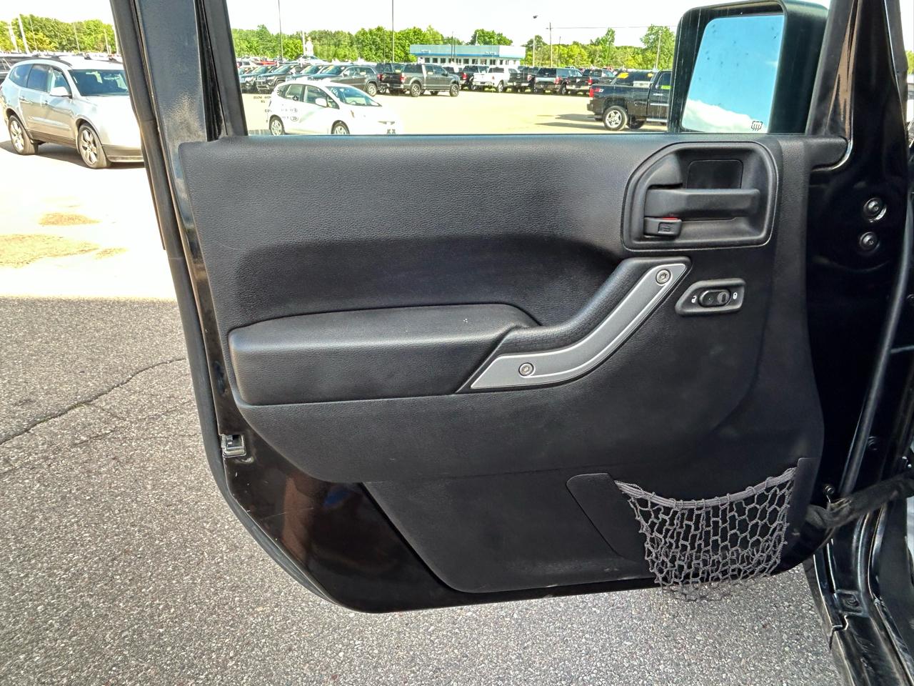 Jeep Wrangler Unlimited 4WD 4dr Sahara 2016