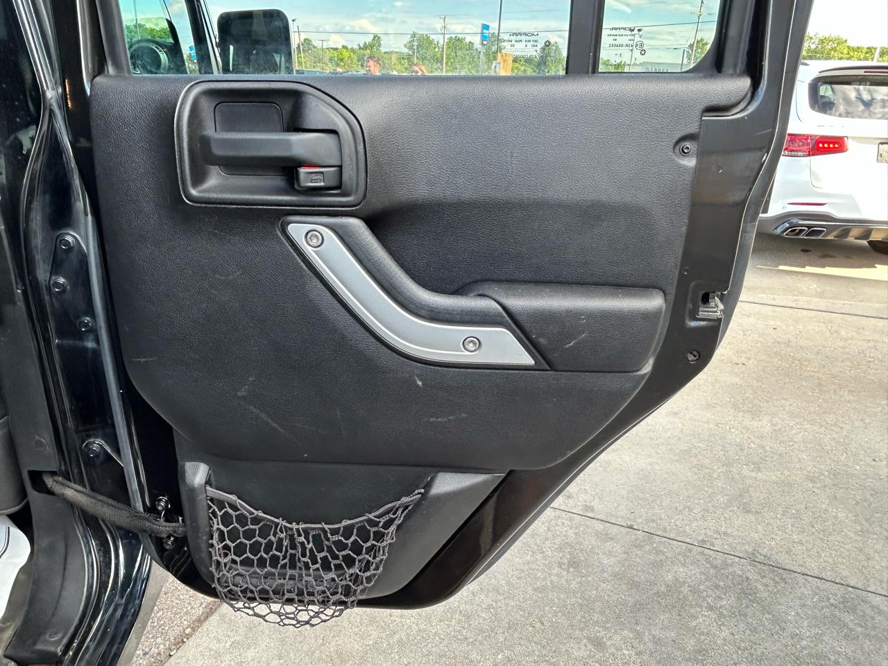 Jeep Wrangler Unlimited 4WD 4dr Sahara 2016