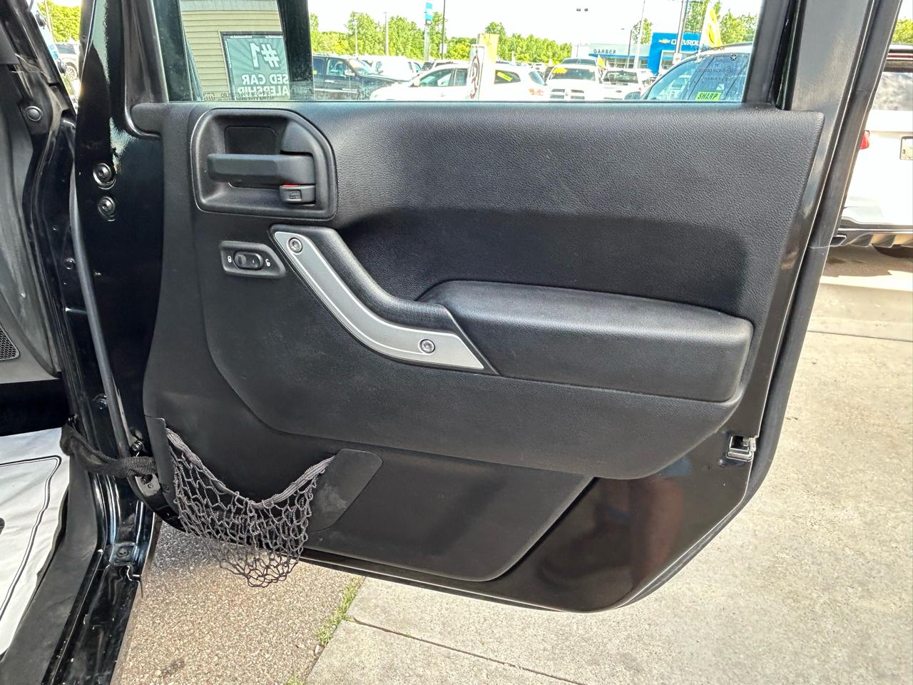 Jeep Wrangler Unlimited 4WD 4dr Sahara 2016