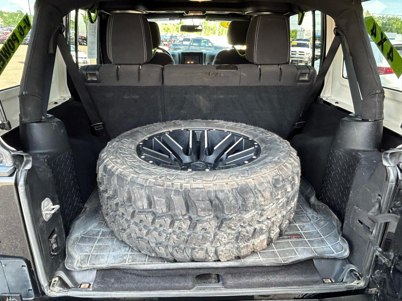 Jeep Wrangler Unlimited 4WD 4dr Sahara 2016