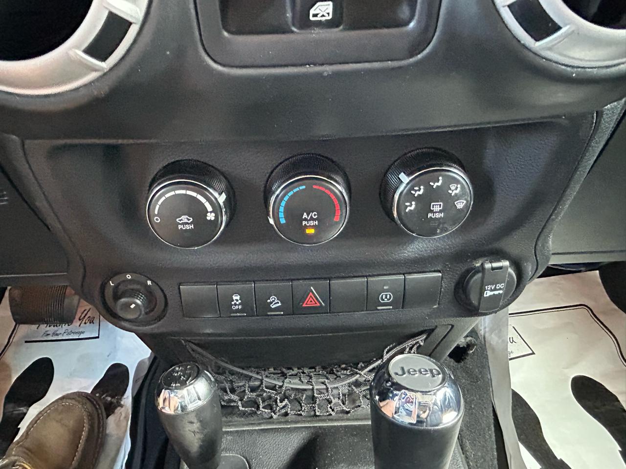 Jeep Wrangler Unlimited 4WD 4dr Sahara 2016