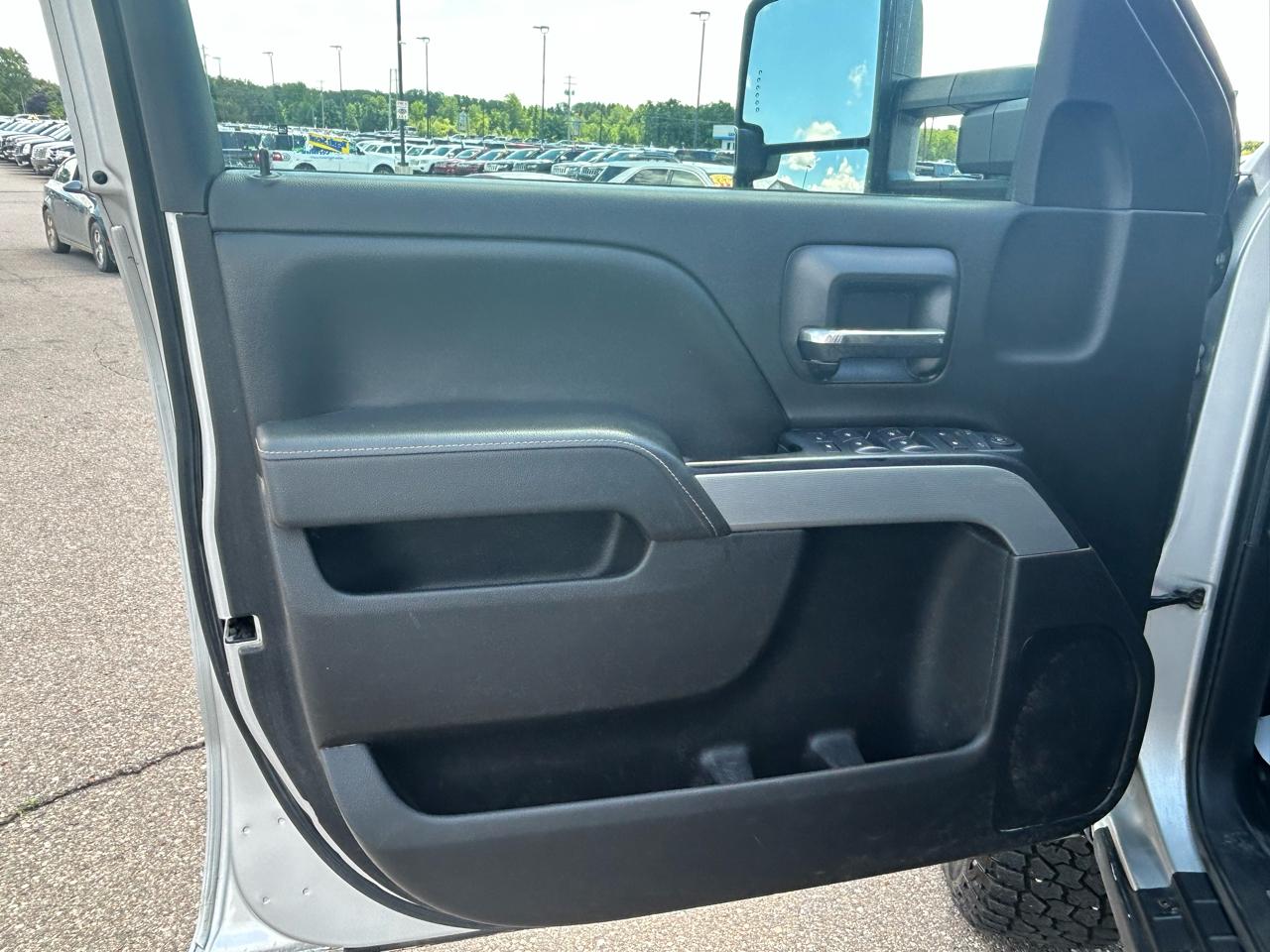 Chevrolet Silverado 2500HD Built After Aug 14 4WD Crew Cab 153.7" LT 2015