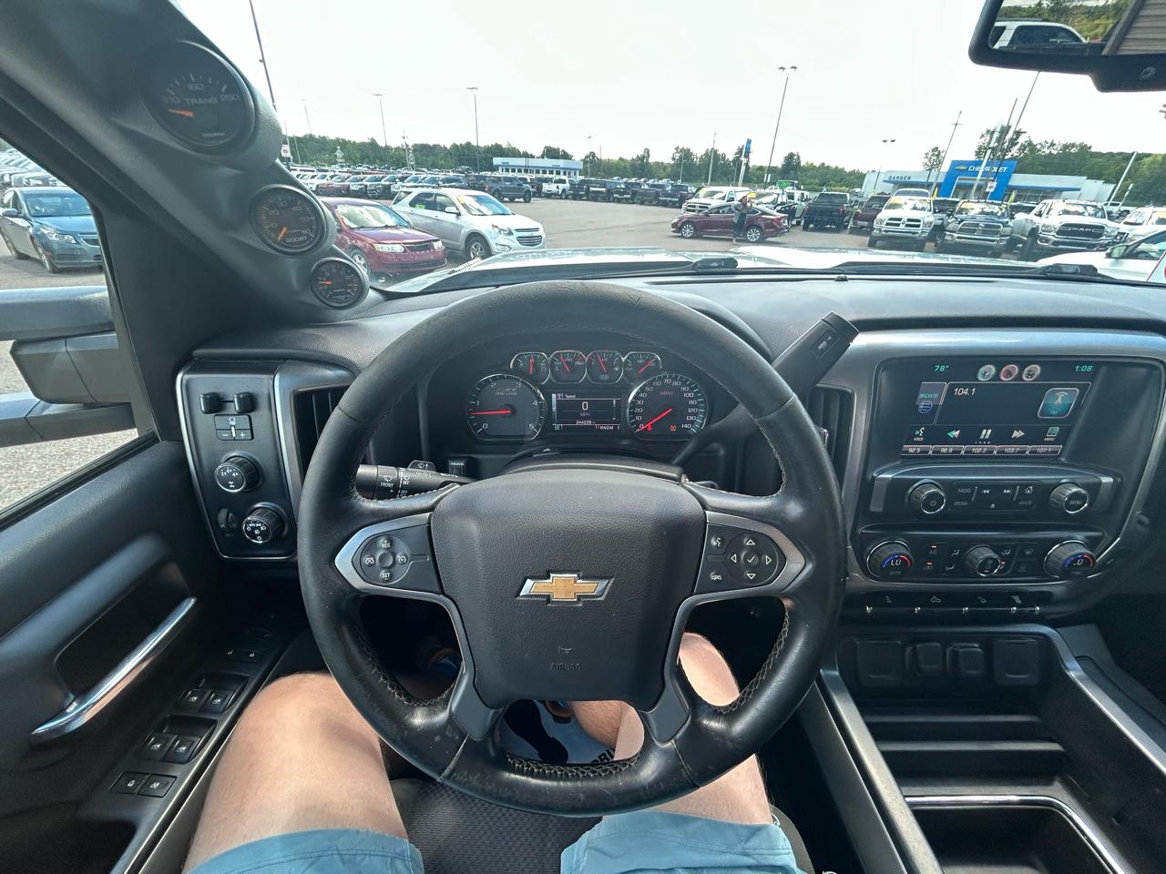Chevrolet Silverado 2500HD Built After Aug 14 4WD Crew Cab 153.7" LT 2015