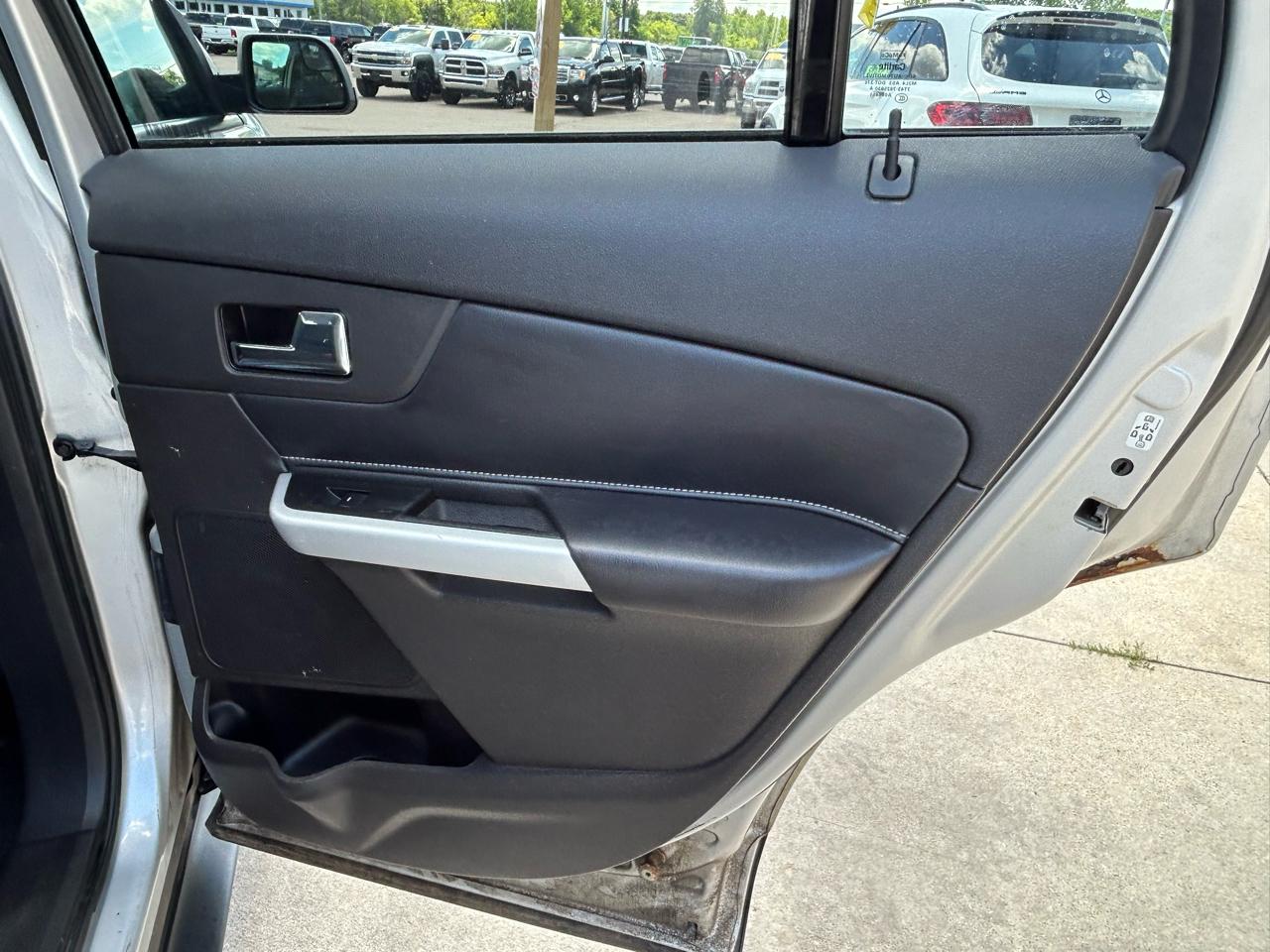 Ford Edge 4dr SE FWD 2012