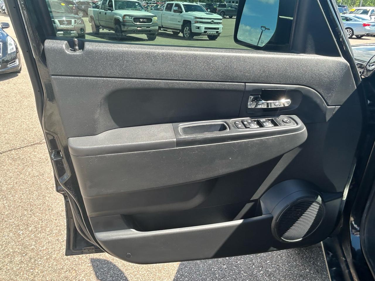 Jeep Liberty 4WD 4dr Sport Latitude 2012