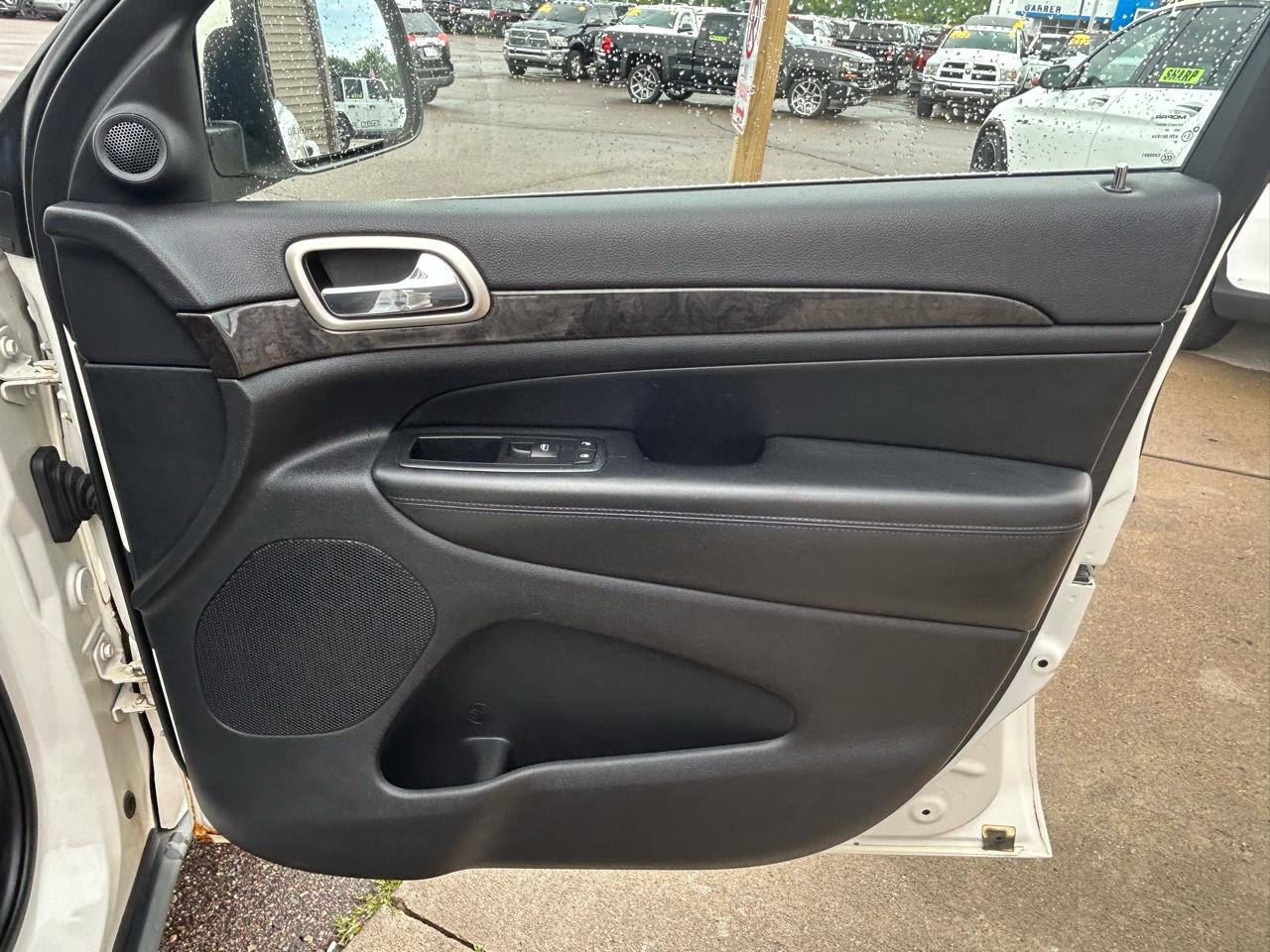 Jeep Grand Cherokee 4WD 4dr Laredo 2011
