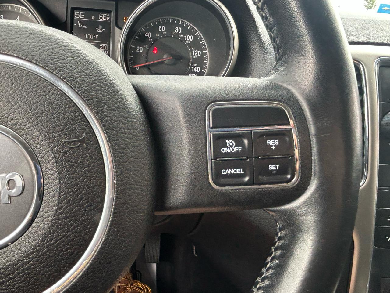 Jeep Grand Cherokee 4WD 4dr Laredo 2011