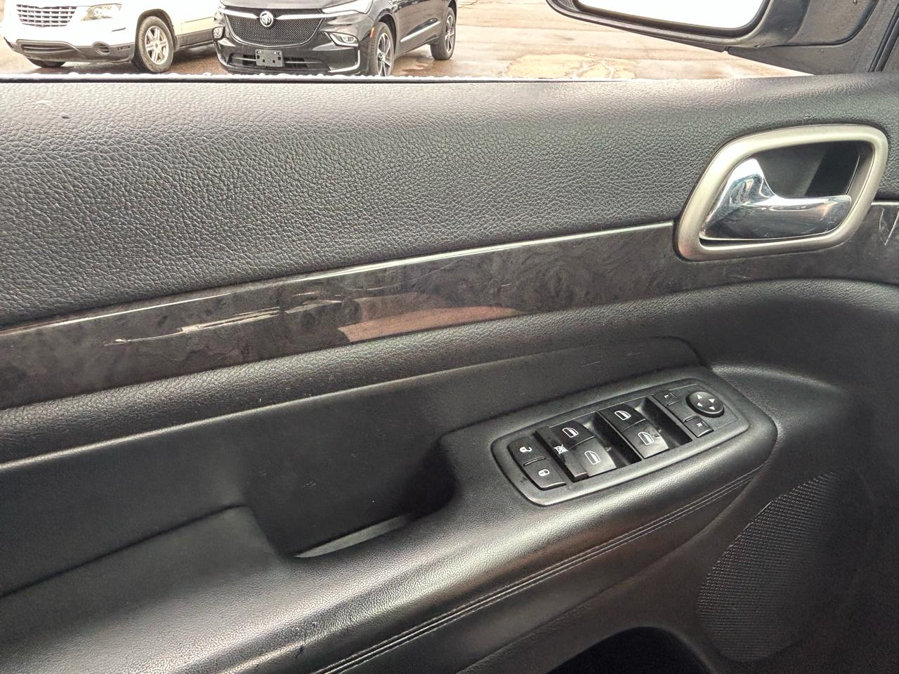 Jeep Grand Cherokee 4WD 4dr Laredo 2011
