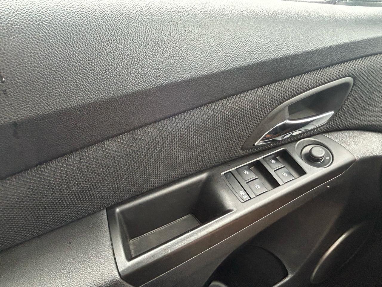 Chevrolet Cruze 4dr Sdn LT w/1LT 2012