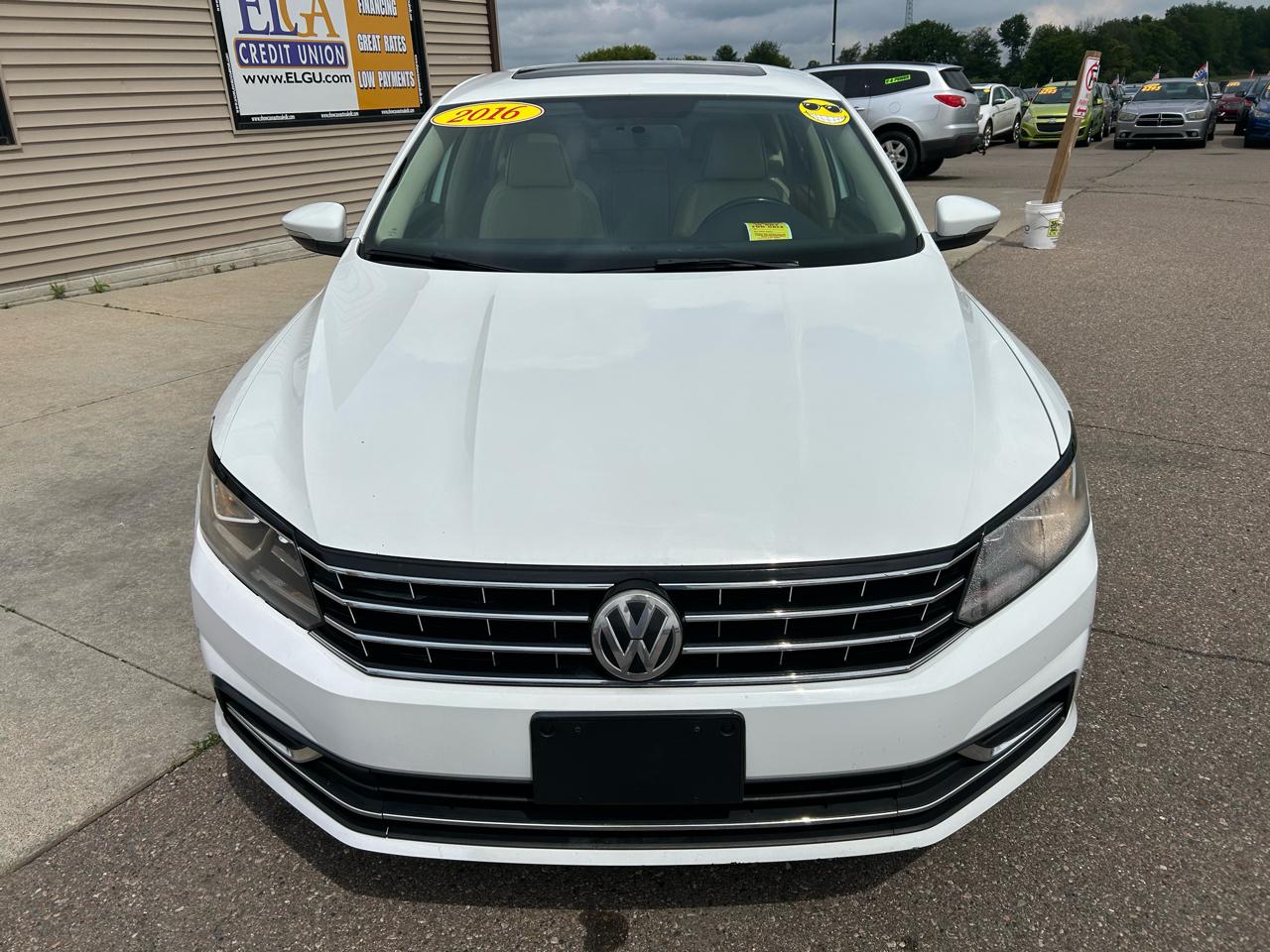 Volkswagen Passat 4dr Sdn 1.8T Auto SE PZEV 2016