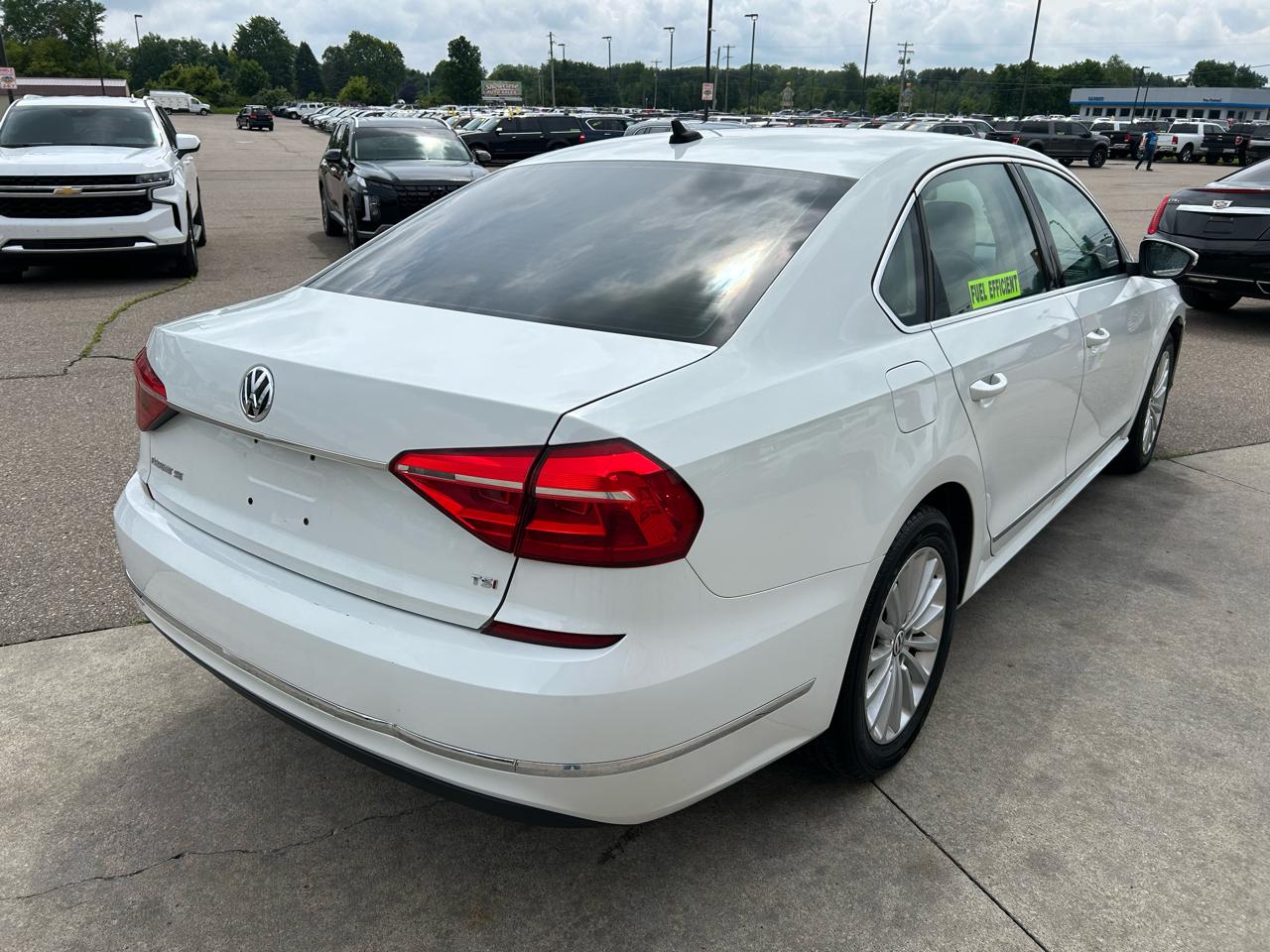 Volkswagen Passat 4dr Sdn 1.8T Auto SE PZEV 2016