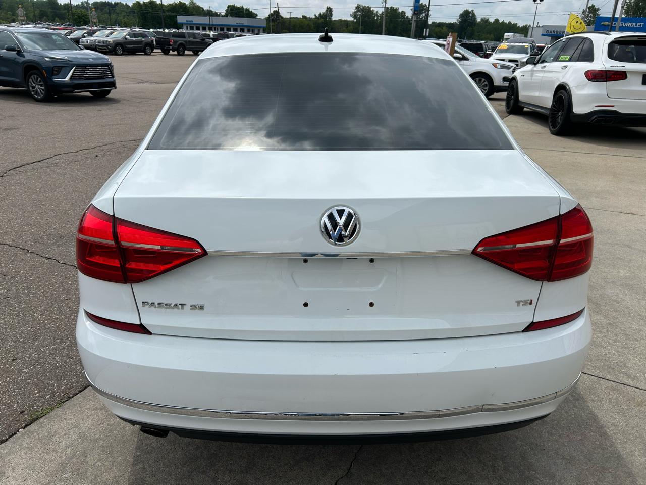 Volkswagen Passat 4dr Sdn 1.8T Auto SE PZEV 2016