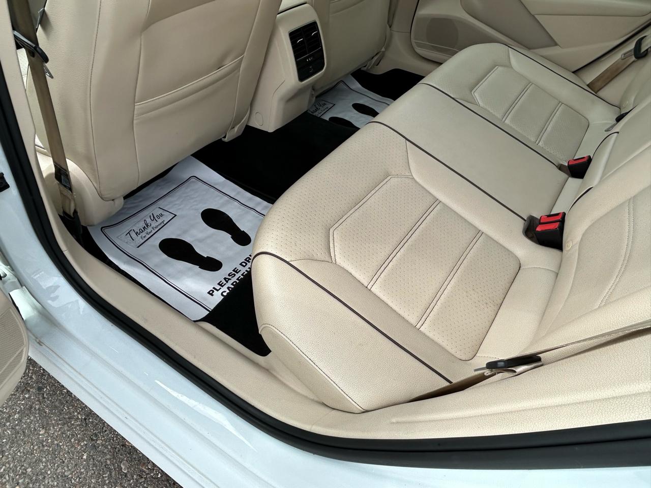 Volkswagen Passat 4dr Sdn 1.8T Auto SE PZEV 2016