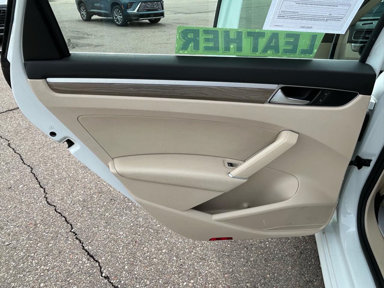 Volkswagen Passat 4dr Sdn 1.8T Auto SE PZEV 2016