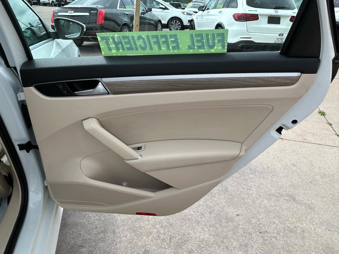Volkswagen Passat 4dr Sdn 1.8T Auto SE PZEV 2016
