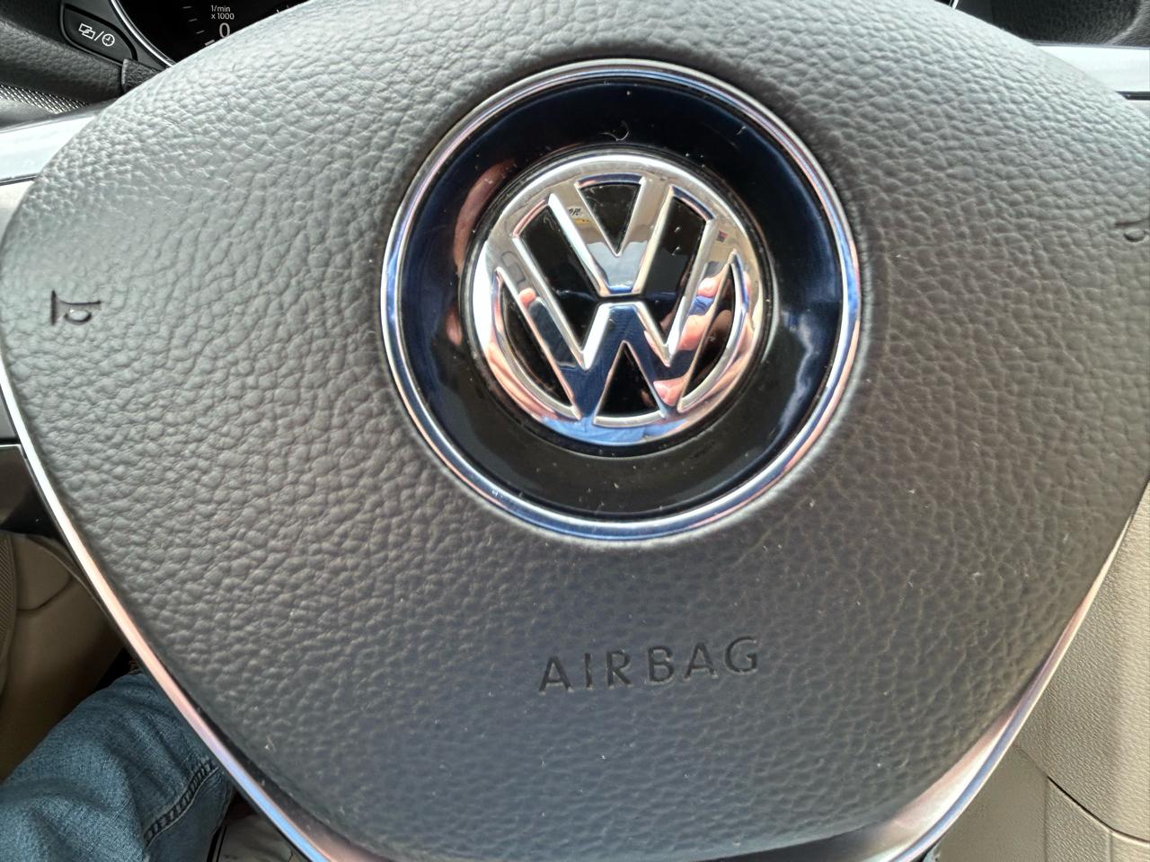 Volkswagen Passat 4dr Sdn 1.8T Auto SE PZEV 2016