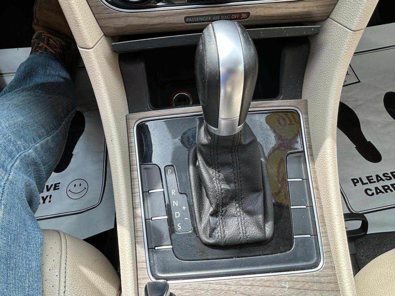 Volkswagen Passat 4dr Sdn 1.8T Auto SE PZEV 2016