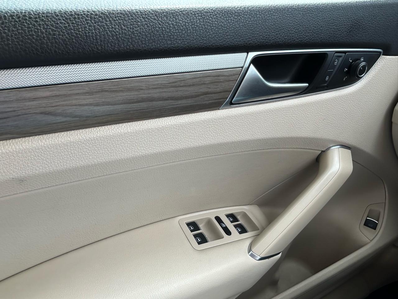 Volkswagen Passat 4dr Sdn 1.8T Auto SE PZEV 2016