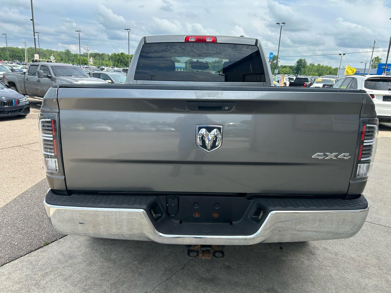RAM 1500 4WD Quad Cab 140.5" ST 2011