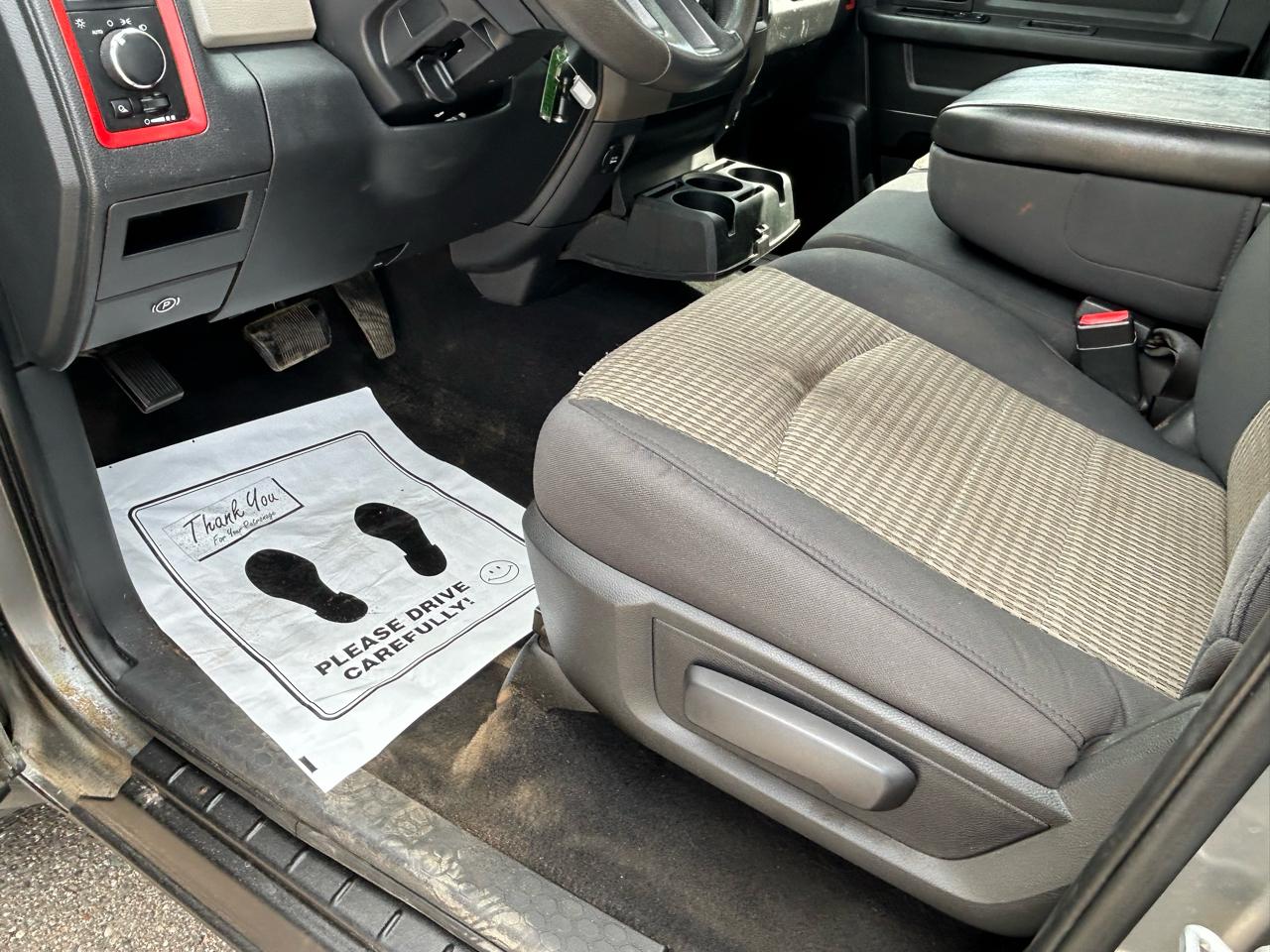 RAM 1500 4WD Quad Cab 140.5" ST 2011